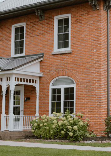 Farmhouse  Inn Exterior